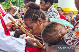 Tokoh agama ajak umat Katolik Nabire teladani kesetiaan Rasul Petrus