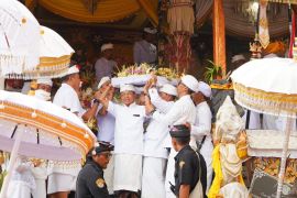 Koster minta perbaikan jalur utama menuju Pura Besakih