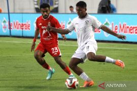 Super League - Arema FC bermain imbang 1-1 vs Malut United