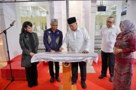 Menteri ATR/Kepala BPN serahkan 33 sertipikat untuk rumah ibadah di Sulawesi Tengah