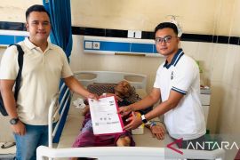 Lapas Jambi serahkan pembebasan bersyarat napi penderita kanker usus