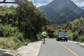 Arief Wismoyono memimpin lari lintas alam Kerinci100