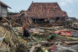 Tanggul Sungai Tuntang jebol, banjir rendam delapan desa di Demak