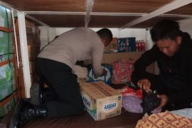 Petugas gagalkan penyelundupan miras di Pelabuhan Ternate