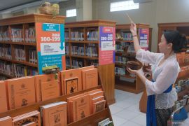 Upacara persembahyangan Hari Saraswati di Kota Denpasar