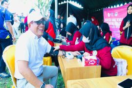 Bupati HSU cek kesehatan dan donor darah di Babirik
