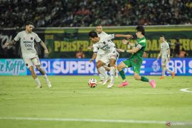 Persita Tangerang kalah tipis 1-0 dari Persebaya, Carlos Pena soroti penyelesaian akhir