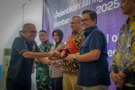 Bukti nyata kepedulian tangani bencana hidrometeorologi di Sumbar, PT Semen Padang raih Medal of Honor dari JPS