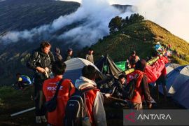 TNGR: Korban kecelakaan di jalur pendaki Gunung Rinjani dievakuasi