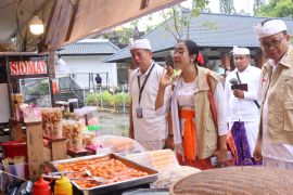 BBPOM minta pedagang di Pura Besakih jaga higiene