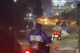Banjir dan longsor terjang Cianjur, jalur selatan lumpuh hingga kereta Siliwangi terhenti