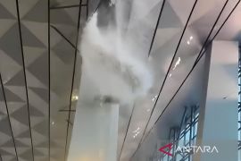 Cuaca ekstrem akibatkan kerusakan atap Terminal Bandara Soetta