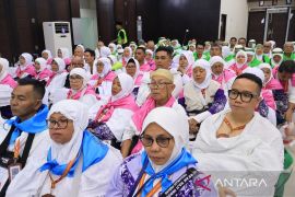 Kloter pertama jamaah calon haji Padang masuk asrama 23 April