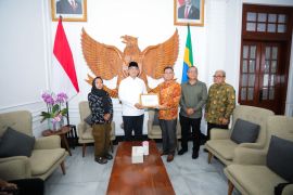 Pemkot Bandung beri santunan untuk korban meninggal dunia akibat pohon tumbang