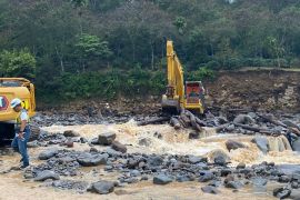 Jalan alternatif Bener Meriah kembali lumpuh akibat sungai meluap