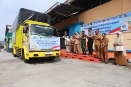 Bulog Riau-Kepri salurkan 11.000 ton beras dan dua juta liter minyak goreng untuk 597.998 penerima