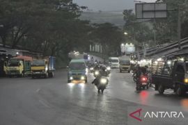 Prakiraan Cuaca Jabar 6-12 April: Hujan Petir Intai Siang Hingga Malam Hari