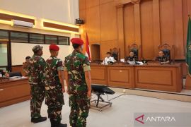 Hakim soroti perbedaan lengan seragam terdakwa pembunuhan kacab bank