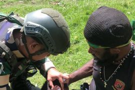 Satgas Yonif 136/TS pastikan warga Ilu peroleh layanan kesehatan secara baik