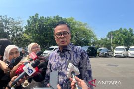 Presiden Prabowo panggil Airlangga, Purbaya hingga Dony Oskaria ke Istana