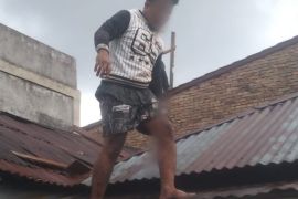 Buronan pembobol rumah akhirnya diringkus, coba lari melalui atap rumah