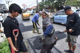 Pemkab Kuningan percepat perbaikan jalan pelosok ruas Cidahu-Luragung