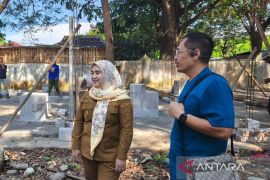 Pemkot Cirebon menyiapkan Dukuh Semar menjadi sentra bunga dan wisata religi