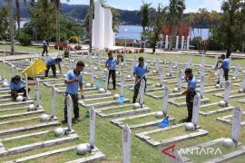 Lanud Pattimura tanamkan patriotisme lewat karya bakti TMP