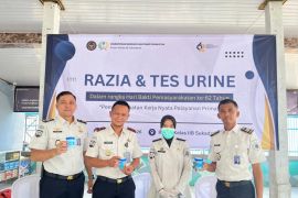 Sebanyak 200 warga binaan Rutan Kelas IIB Sukadana di tes urine