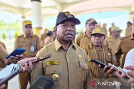 Gubernur Papua Barat soroti kinerja Satpol pascapencurian dua patung