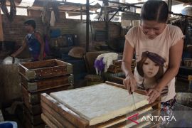 Perajin tahu dan tempe di Bekasi siasati lonjakan harga bahan baku hingga material pendukung