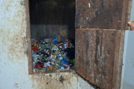 Sampah di pembuangan vertikal Rusun Tambora mampet hingga lantai enam