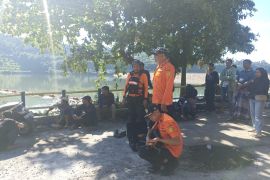 Tim SAR memperluas pencarian remaja hanyut di Air Terjun Lombar