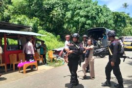 Polisi kawal kepulangan warga usai bentrokan di Halmahera Tengah