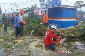 PMI menyiagakan tim cepat tanggap bencana lengkap dengan peralatan