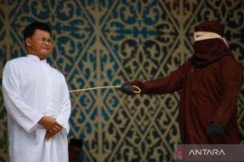 Enam pelanggar qanun syariat Islam jalani hukuman cambuk
