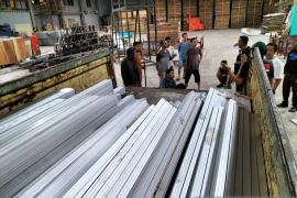 Polisi bekuk tiga pelaku pencuri aluminium di Tangerang