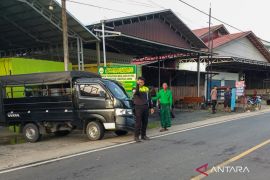 Dua mobil pikap tabrakan di Pamangkih HST