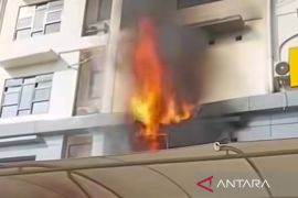 Gedung Satreskrim Polres Jakbar terbakar