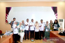 Wabup Belitung serahkan sertifikat halal kepada pelaku UMKM