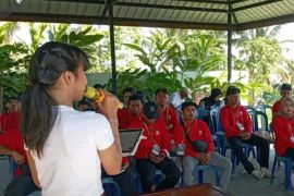 Balai TNGR memperkuat kemampuan pemandu wisata Gunung Rinjani