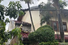 Rumah mewah di Palmerah Jakbar terbakar