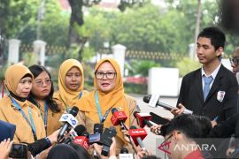 Politik kemarin, Istana dikunjungi siswa hingga hasil survei Indikator