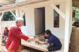 UPI merenovasi rumah tidak layak huni selama 20 tahun di Bandung Barat