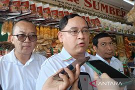 Tumpukan sampah Pasar Induk Kramat Jati ditargetkan tuntas Jumat besok