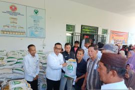 Pemkot Pangkalpinang salurkan bantuan pangan kepada 683 warga Sinar Bulan