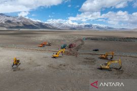 Xizang di China mulai pembangunan PLTS di ketinggian 4.550 meter