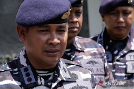 Lanal Mataram amankan benda asing temuan nelayan di Perairan Trawangan