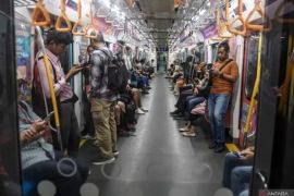 Petugas selamatkan 10 orang terjebak lift di Stasiun MRT Lebak Bulus akibat kendala listrik