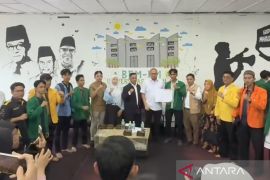Diskusi publik, Andre Rosiade jawab kritik Forum BEM Unand soal MBG, KIP dan Infrastruktur Sumbar